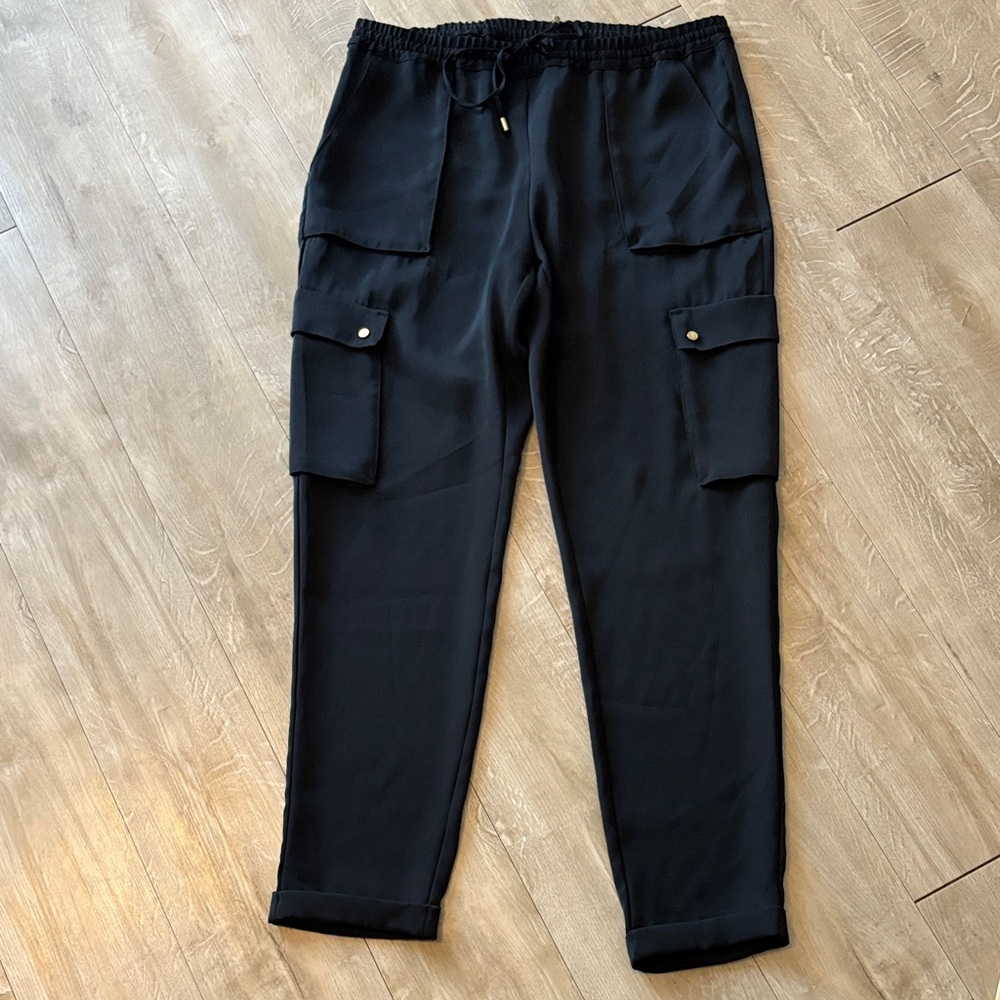 H&M Women’s Black Cargo Pants Size Medium Drawstring